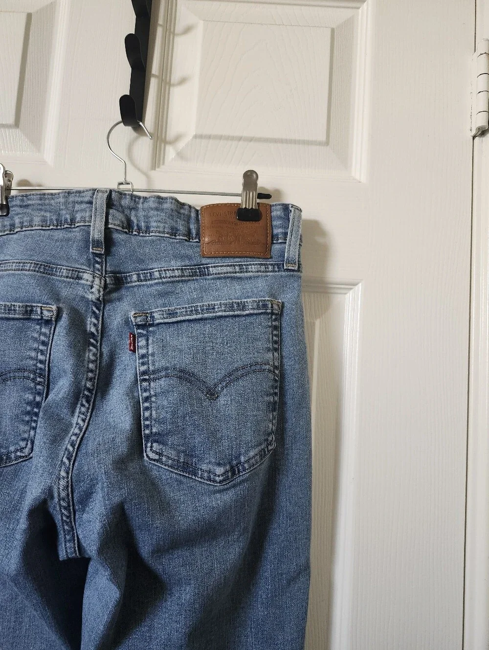 Levis 725 High Rise Bootcut Light Blue Jeans 30